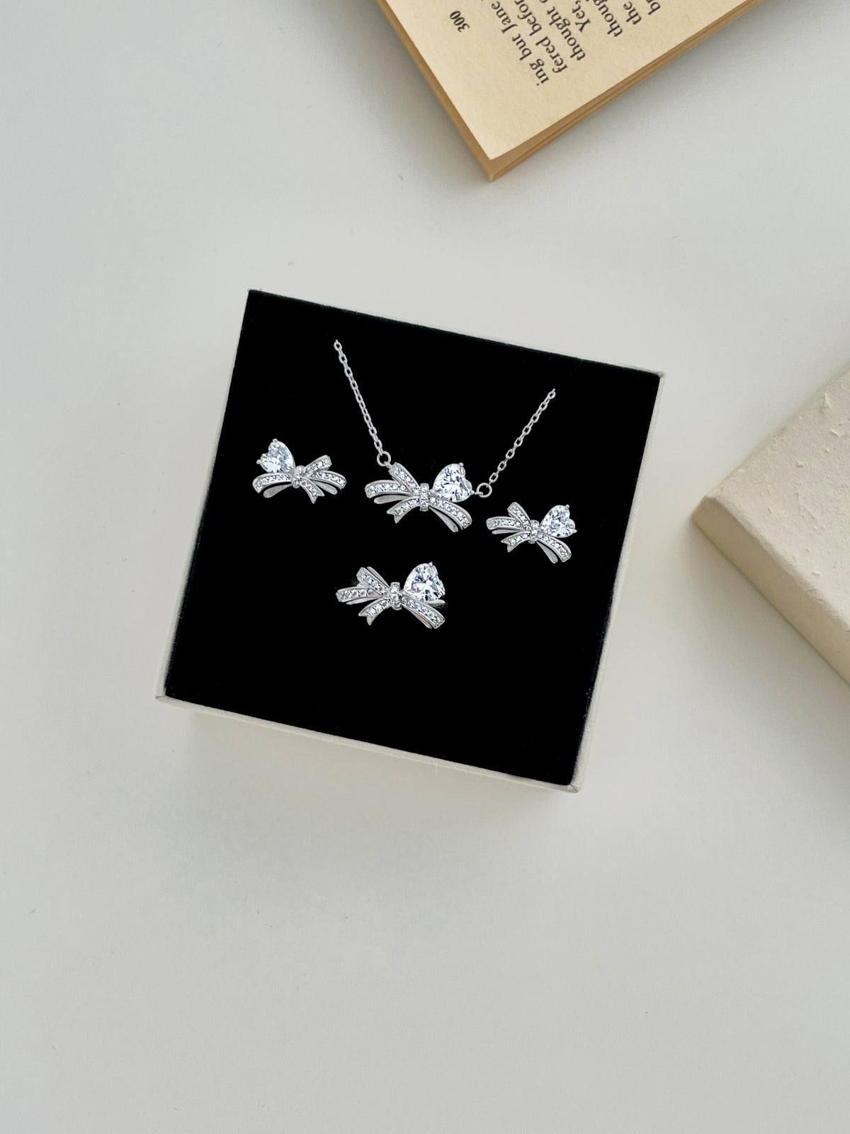 Bow Silver Necklace 3009